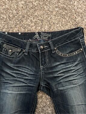 Antique Rivet Dark Indigo Jeans with Contrast Stitching